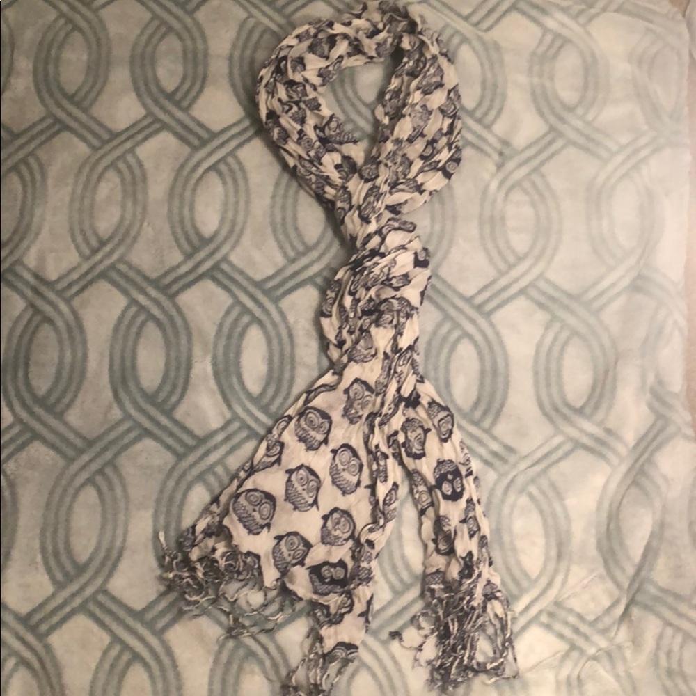 Fringed owl scarf